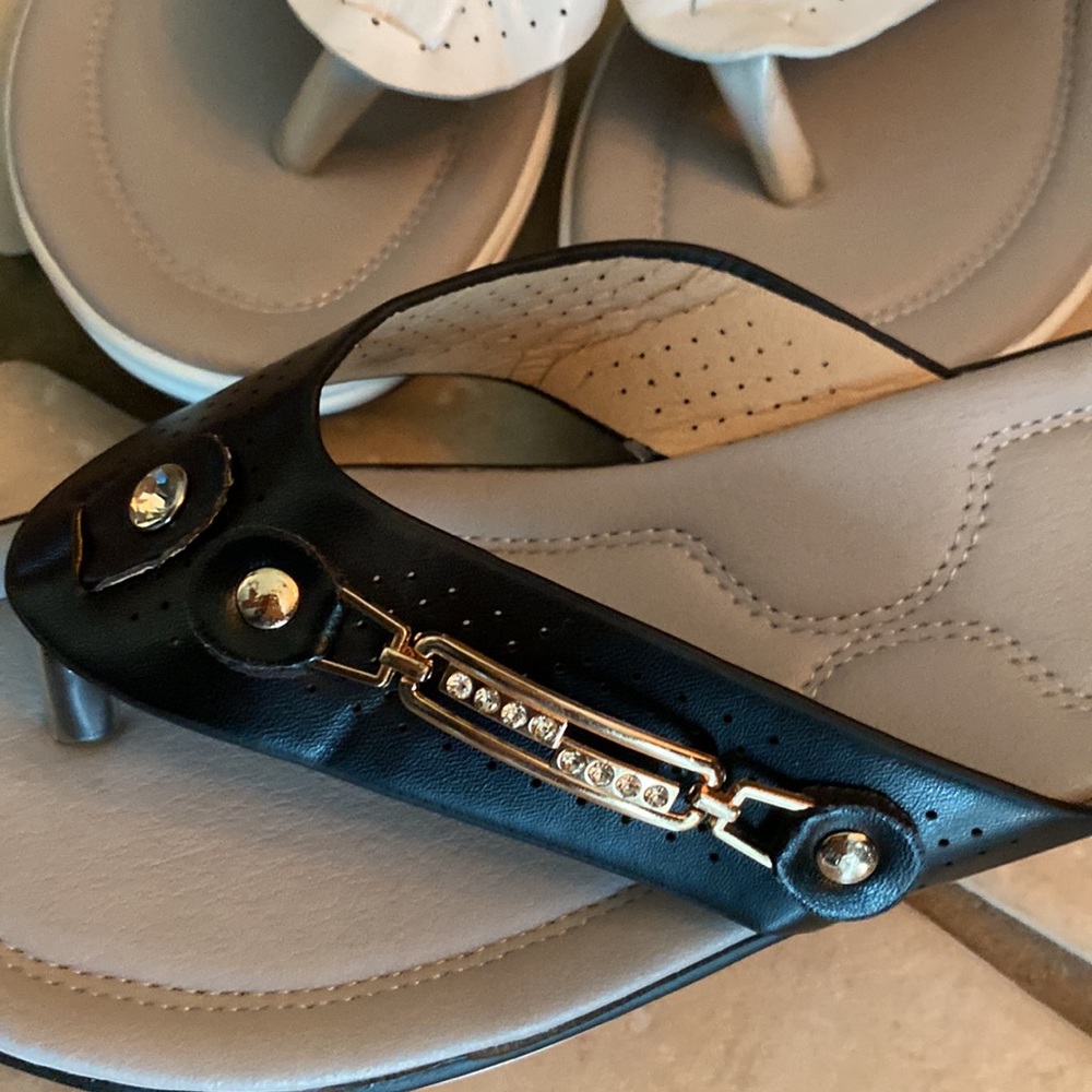 NEW SANDALS - Picture 7 of 7